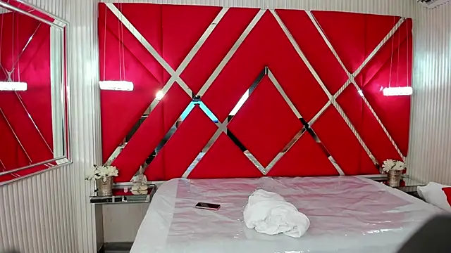 Snapshot of SusanCouper chatting on 10, 11, 2025 SusanCouper online show from 10, 11, 2025