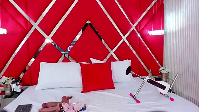 Snapshot of SusanCouper chatting on 18, 12, 2025 SusanCouper online show from 18, 12, 2025