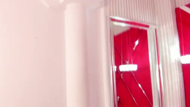 Snapshot of SusanCouper chatting on 20, 12, 2025 SusanCouper online show from 20, 12, 2025