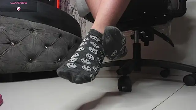 larissa01  online show from 9, 3, 2025