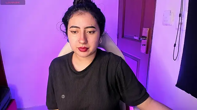 larissa01  online show from 28, 9, 2025