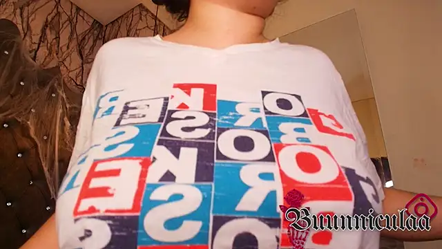 larissa01  online show from 13, 10, 2025