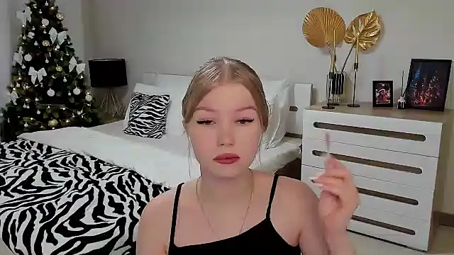 Snapshot of shy__lady chatting on 5, 12, 2024 shy lady online show from 5, 12, 2024