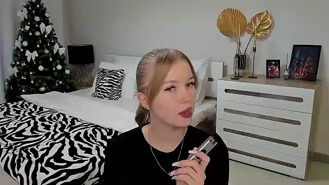 Snapshot of shy__lady chatting on 5, 12, 2024 shy lady online show from 5, 12, 2024