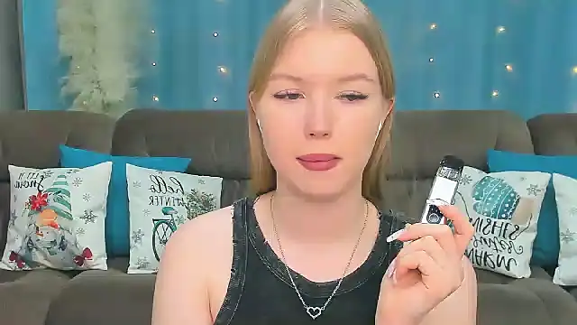 Snapshot of shy__lady chatting on 15, 12, 2024 shy lady online show from 15, 12, 2024