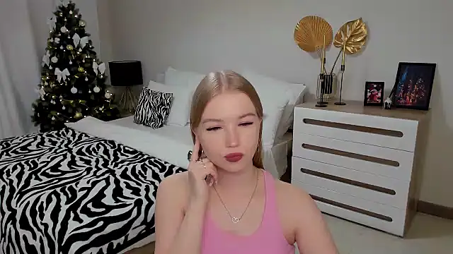 Snapshot of shy__lady chatting on 27, 12, 2024 shy lady online show from 27, 12, 2024