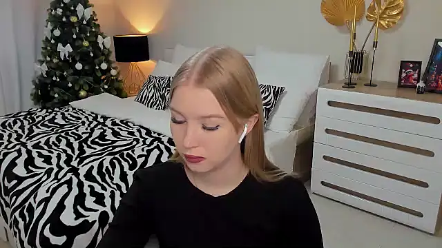 Snapshot of shy__lady chatting on 10, 1, 2025 shy lady online show from 10, 1, 2025