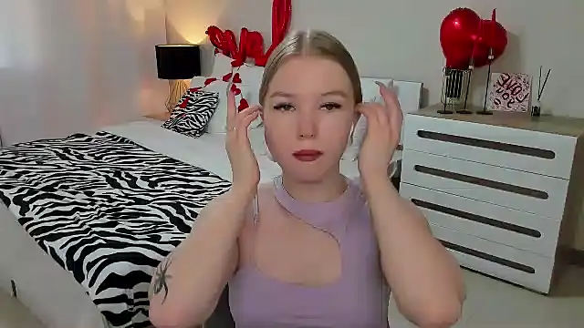 Snapshot of shy__lady chatting on 7, 2, 2025 shy lady online show from 7, 2, 2025