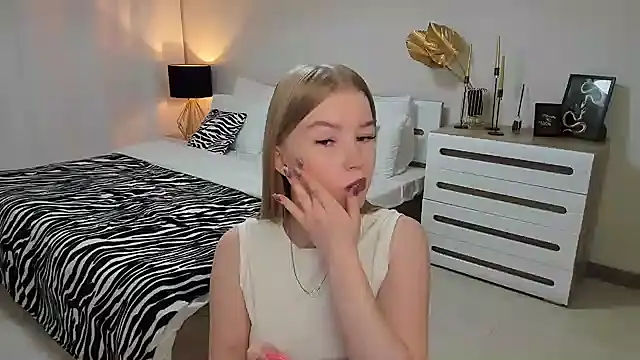 Snapshot of shy__lady chatting on 4, 3, 2025 shy lady online show from 4, 3, 2025