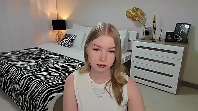 Snapshot of shy__lady chatting on 4, 3, 2025 shy lady online show from 4, 3, 2025