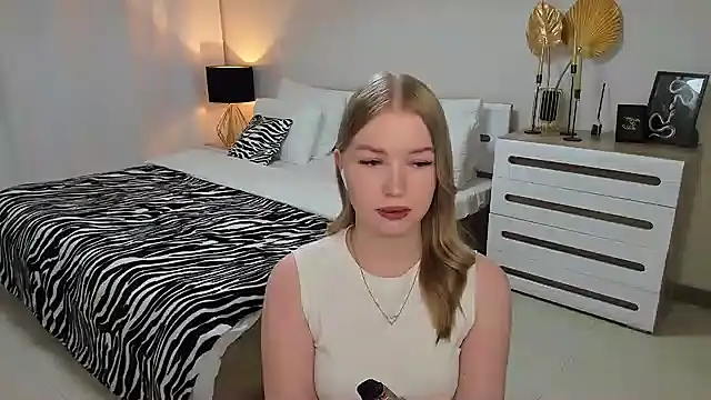 Snapshot of shy__lady chatting on 5, 3, 2025 shy lady online show from 5, 3, 2025