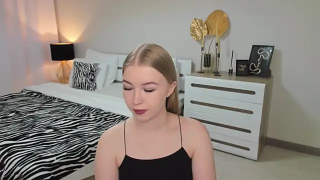 Snapshot of shy__lady chatting on 11, 3, 2025 shy lady online show from 11, 3, 2025