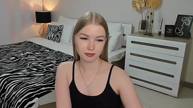 Snapshot of shy__lady chatting on 18, 3, 2025 shy lady online show from 18, 3, 2025