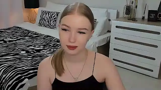 Snapshot of shy__lady chatting on 19, 3, 2025 shy lady online show from 19, 3, 2025