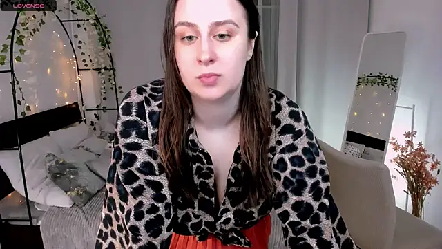 Snapshot of Lattea chatting on 5, 5, 2026 Lattea online show from 5, 5, 2026