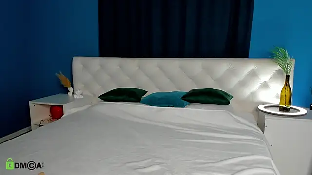 Eva  Lewis online show from 30, 11, 2025