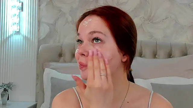 Snapshot of DeniseReese chatting on 21, 4, 2026 DeniseReese online show from 21, 4, 2026