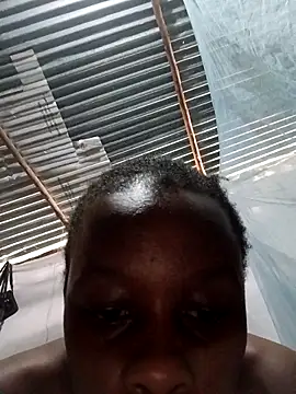 Snapshot of petitebaby001 chatting on 18, 2, 2026 petitebaby001 online show from 18, 2, 2026