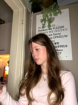 Snapshot of sophiamlf chatting on 15, 12, 2025 sophiamlf online show from 15, 12, 2025