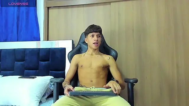 Snapshot of _CamiloBass chatting on 28, 1, 2025  CamiloBass online show from 28, 1, 2025