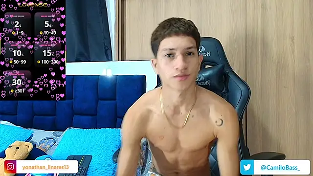 Snapshot of _CamiloBass chatting on 8, 10, 2025  CamiloBass online show from 8, 10, 2025