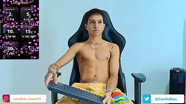 Snapshot of _CamiloBass chatting on 13, 10, 2025  CamiloBass online show from 13, 10, 2025