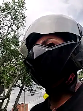 Snapshot of OliviaBurning chatting on 5, 11, 2025 OliviaBurning online show from 5, 11, 2025