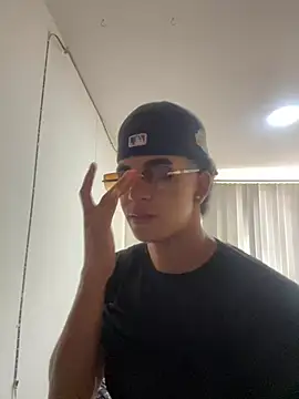 Snapshot of JoanG10 chatting on 17, 4, 2026 JoanG10 online show from 17, 4, 2026