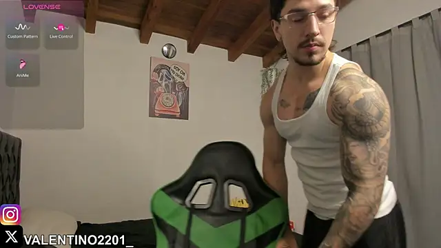 Snapshot of Valentino_Xander chatting on 6, 10, 2025 Valentino Xander online show from 6, 10, 2025
