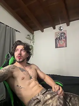 Snapshot of Valentino_Xander chatting on 29, 10, 2025 Valentino Xander online show from 29, 10, 2025