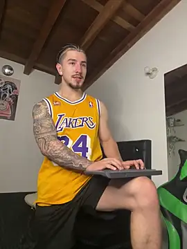 Snapshot of Valentino_Xander chatting on 7, 11, 2025 Valentino Xander online show from 7, 11, 2025