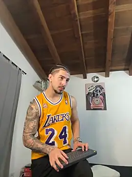 Snapshot of Valentino_Xander chatting on 7, 11, 2025 Valentino Xander online show from 7, 11, 2025