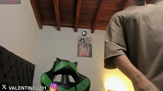 Snapshot of Valentino_Xander chatting on 10, 11, 2025 Valentino Xander online show from 10, 11, 2025
