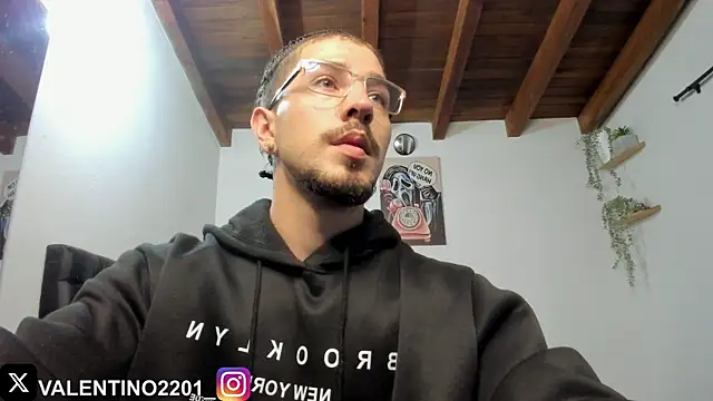 Snapshot of Valentino_Xander chatting on 11, 11, 2025 Valentino Xander online show from 11, 11, 2025