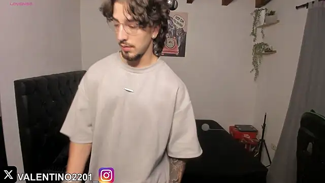 Snapshot of Valentino_Xander chatting on 12, 11, 2025 Valentino Xander online show from 12, 11, 2025