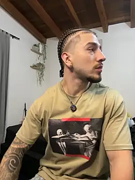 Snapshot of Valentino_Xander chatting on 15, 11, 2025 Valentino Xander online show from 15, 11, 2025