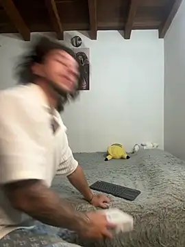 Snapshot of Valentino_Xander chatting on 28, 11, 2025 Valentino Xander online show from 28, 11, 2025