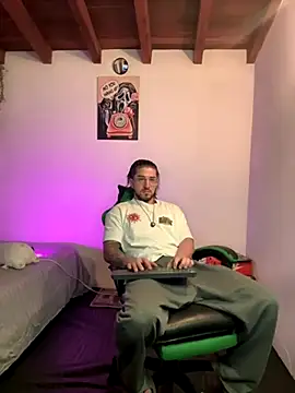 Snapshot of Valentino_Xander chatting on 16, 12, 2025 Valentino Xander online show from 16, 12, 2025