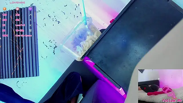 Piggy Eddy online show from 22, 11, 2025