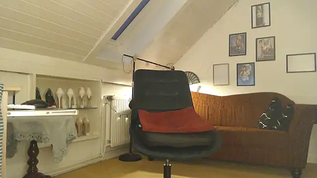 Snapshot of GinaBlonde chatting on 13, 1, 2025 GinaBlonde online show from 13, 1, 2025