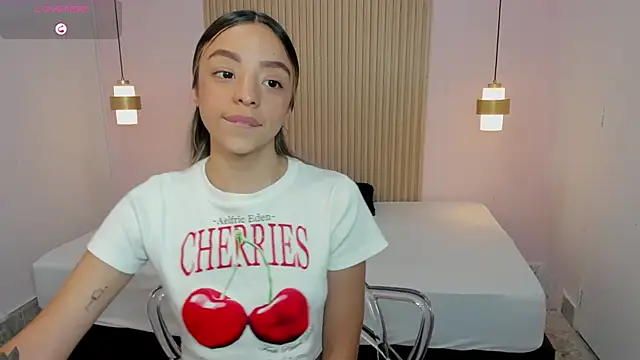 Snapshot of AliceRoss0 chatting on 13, 4, 2026 AliceRoss0 online show from 13, 4, 2026