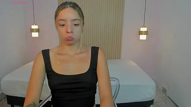 AliceRoss0 online show from 8, 7, 2026