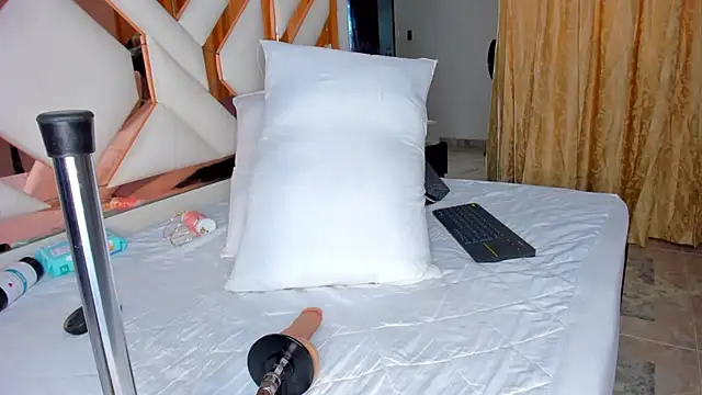 CintiaVega online show from 28, 10, 2025