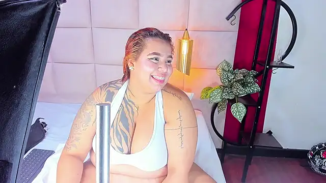 Snapshot of Amberluy chatting on 5, 2, 2026 Amberluy online show from 5, 2, 2026