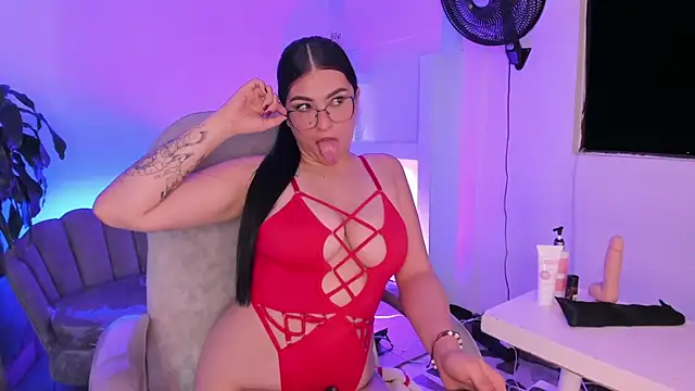 TifanyWhite  online show from 16, 7, 2026