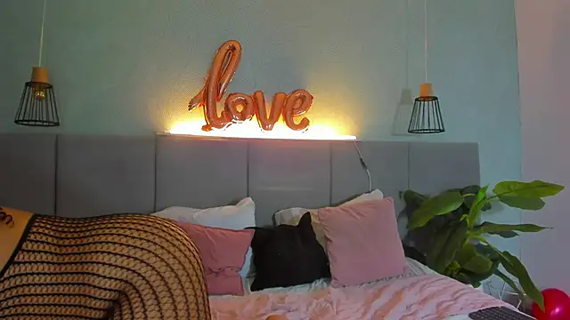 Annie-Wolf online show from 15, 2, 2025