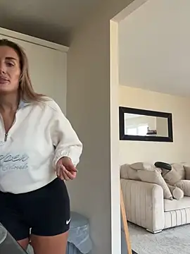 UKSYDNEYFOX online show from 26, 2, 2025