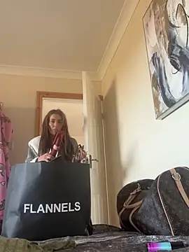 UKSYDNEYFOX online show from 14, 3, 2025