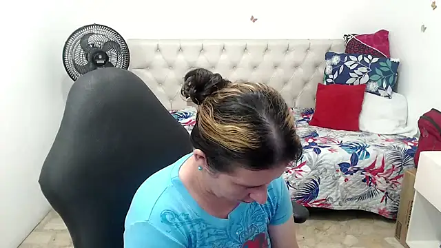 victoria jones online show from 2, 4, 2026