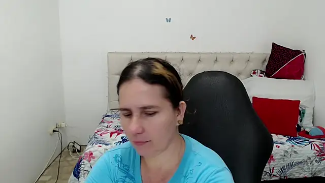 Snapshot of victoria_jones chatting on 20, 4, 2026 victoria jones online show from 20, 4, 2026